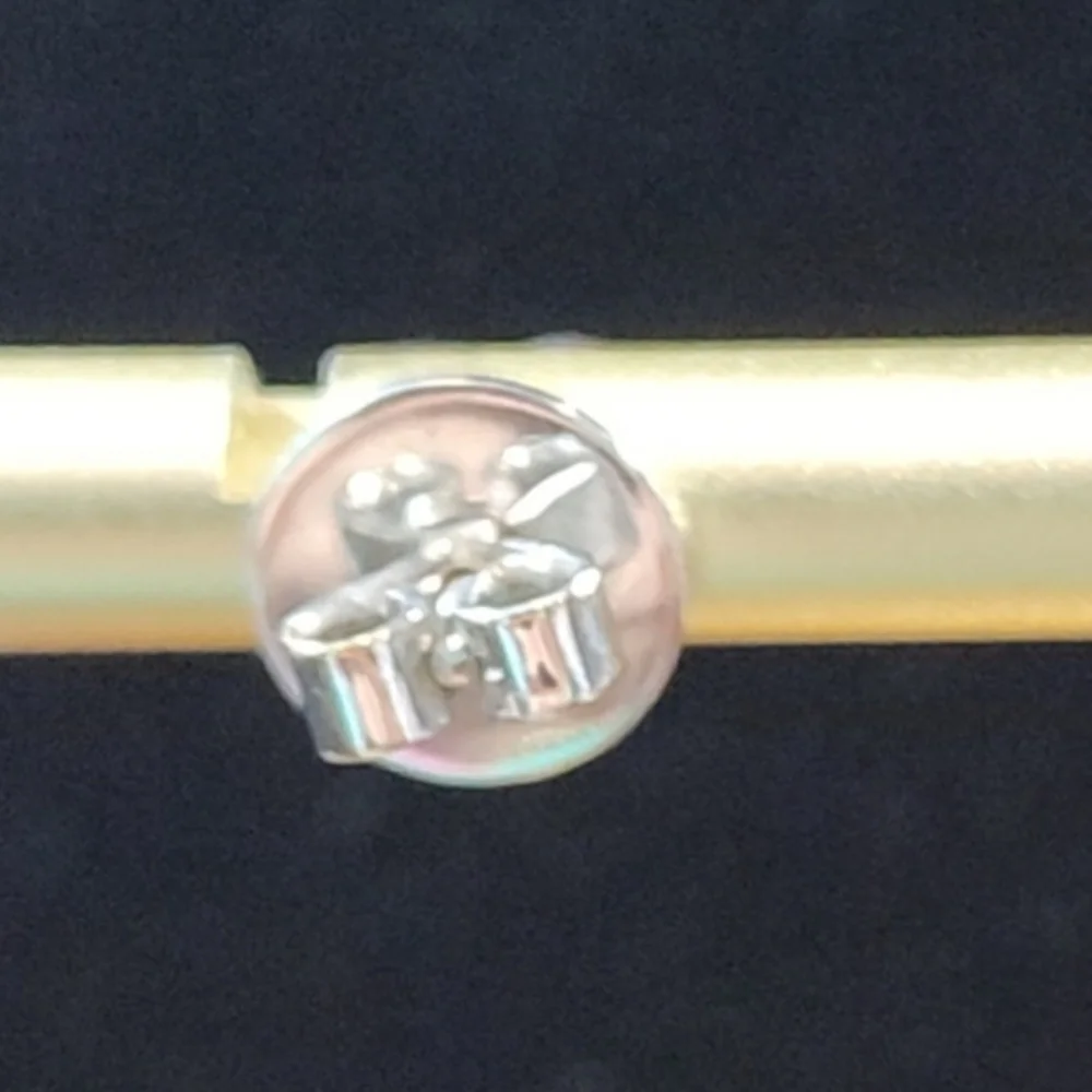 EUC Elegant 18K YG Heart Stud Earrings